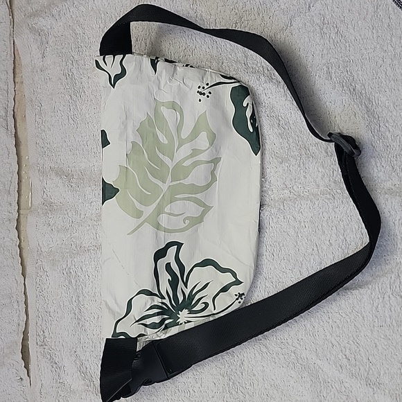 Aloha Collection Hip Pack - Picture 2 of 3